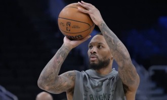 利拉德已脱掉保护靴 进行轻度投篮和跑动训练