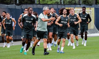 切尔西与曼联退出伊萨克争夺战：转会市场的暗流涌动