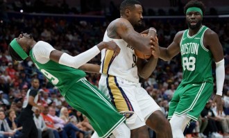 西蒙斯25+6普尔22分 凯尔特人32分大胜鹈鹕结束3连败