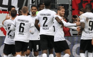 周日038德甲法兰克福VS沃尔夫斯堡：德甲巅峰战，法兰克福主场龙焰能否吞噬落魄狼堡？