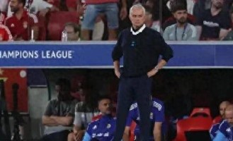 0-1告负！费内巴切无缘欧冠，穆帅两赛季折戟，或转战欧联杯争荣誉