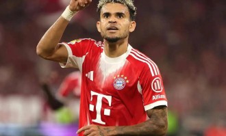 拜仁新援路易斯迪亚斯德甲首秀独造3球 创纪录领衔6-0大胜