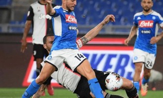 意甲赛事精选：那不勒斯vs国际米兰 冒雨吨的对决，国米防守坚不可摧，零封那不勒斯犀利进攻